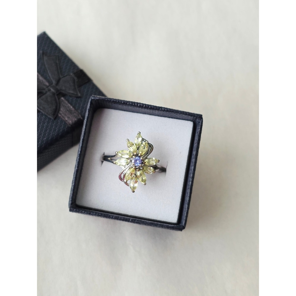 925 Sterling Silver green Peridot Flower Ring Purple Alexandrite Size 8 Gift Box
